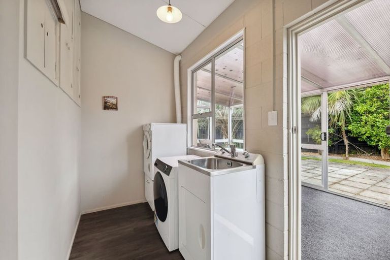 Photo of property in 27 Baring Terrace, Strandon, New Plymouth, 4312