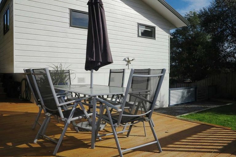 Photo of property in 2/29 Beaudine Avenue, Glenfield, Auckland, 0629