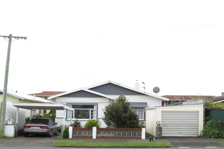 Photo of property in 9 Karamu Street, Strandon, New Plymouth, 4312