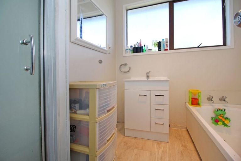 Photo of property in 1 Montego Place, Weymouth, Auckland, 2103