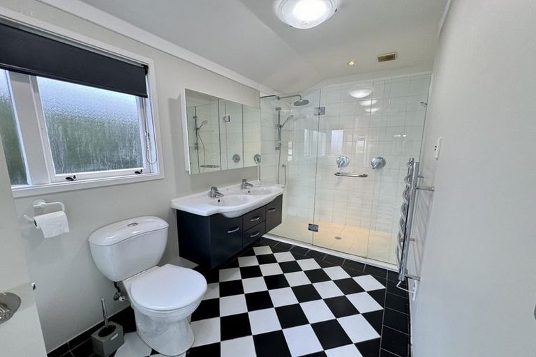 Photo of property in 10 Marine Terrace, Bayswater, Auckland, 0622