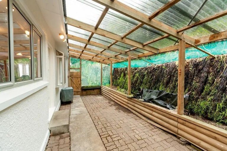 Photo of property in 13a Seaview Road, Marfell, New Plymouth, 4310