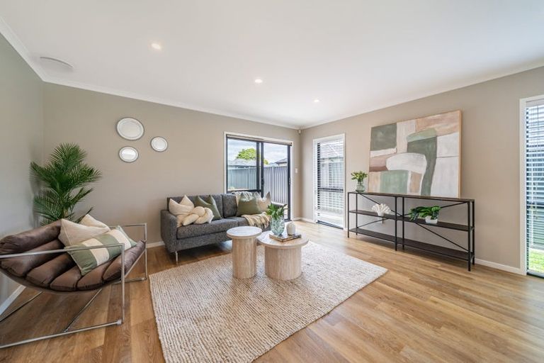 Photo of property in 19 Te Kaeaea Crescent, Wallaceville, Upper Hutt, 5018