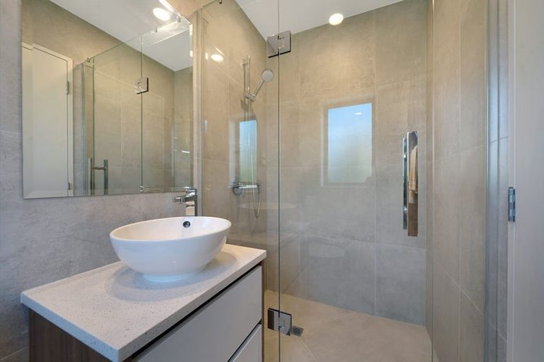 Photo of property in 8 Meritage Lane, Te Atatu South, Auckland, 0610