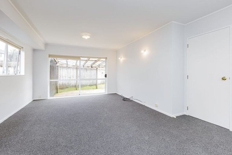 Photo of property in 2/41 Uxbridge Road, Mellons Bay, Auckland, 2014