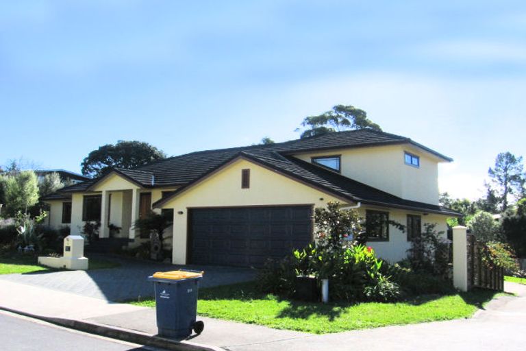 Photo of property in 2 Greenwoods Close, Titirangi, Auckland, 0604