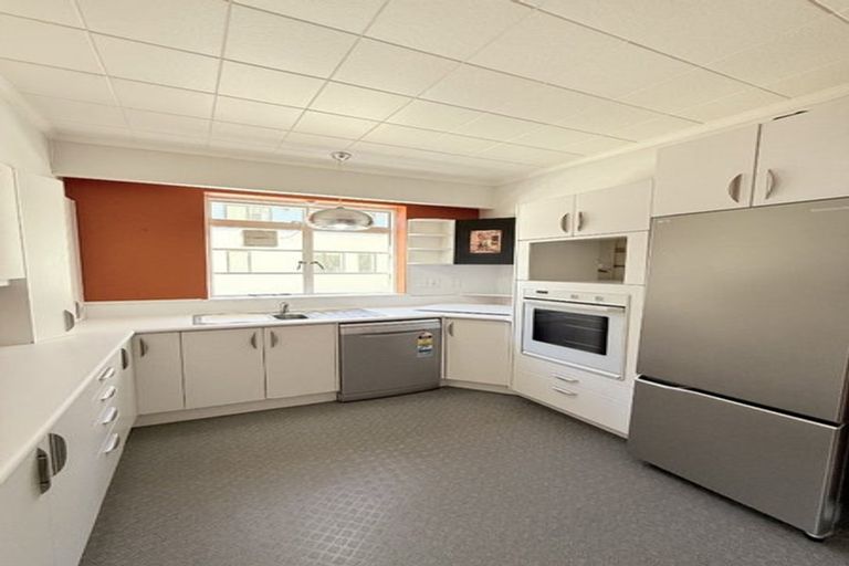 Photo of property in Wharenui Apartments, 274 Oriental Parade, Oriental Bay, Wellington, 6011