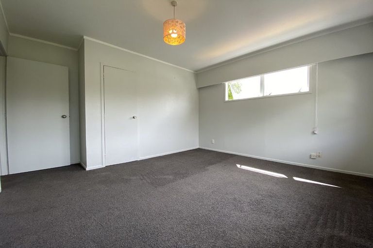 Photo of property in 24 Mirrabooka Avenue, Botany Downs, Auckland, 2010