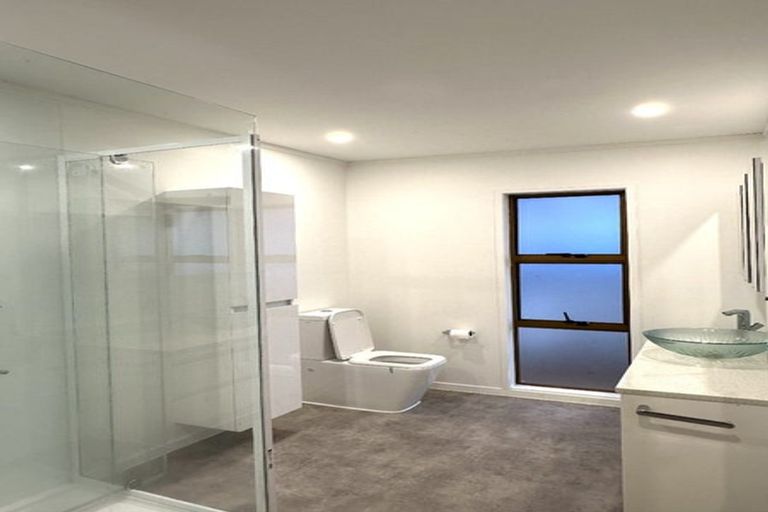 Photo of property in 2/13 Phoenix Place, Papatoetoe, Auckland, 2025