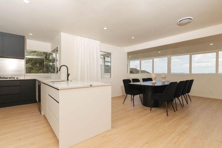 Photo of property in 26 Whiting Grove, West Harbour, Auckland, 0618