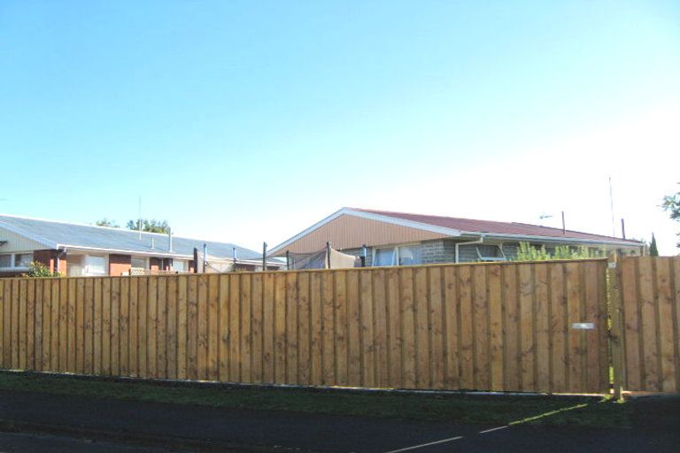 Photo of property in 10 Camelia Place, Islington, Christchurch, 8042