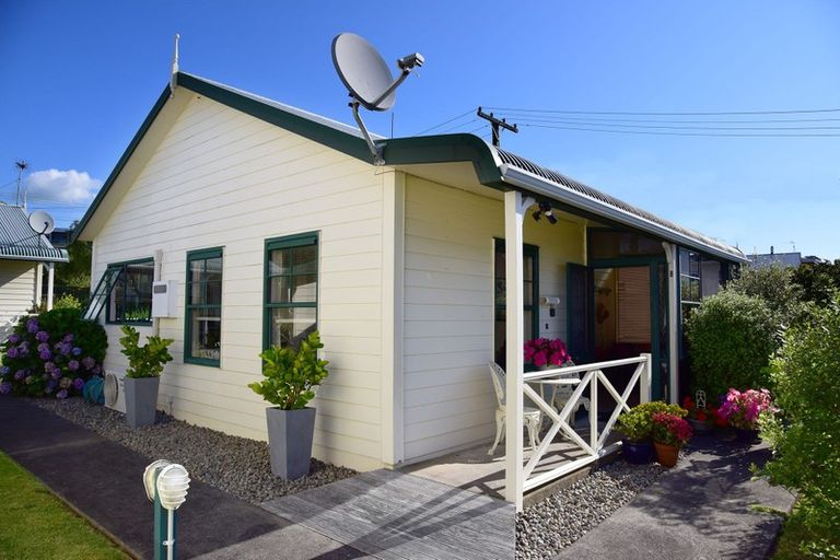 Photo of property in 4/70-76 Whiteley Street, Moturoa, New Plymouth, 4310