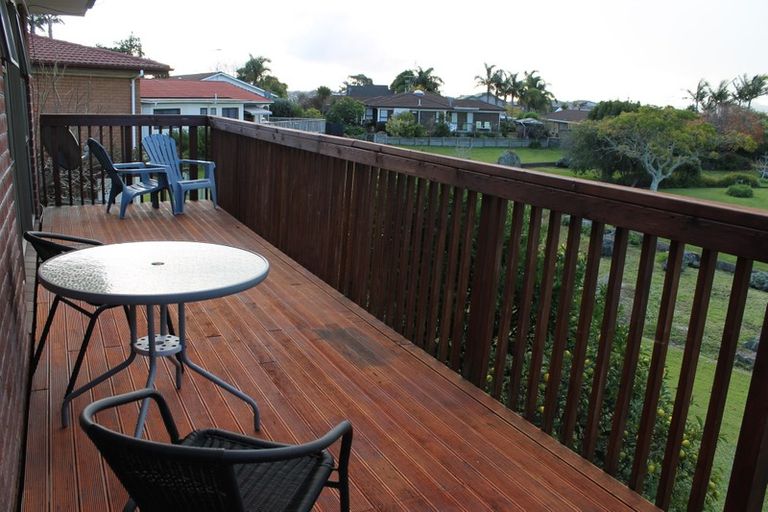 Photo of property in 2/33 Tyrian Close, Half Moon Bay, Auckland, 2012