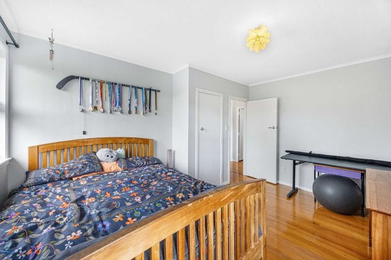 Photo of property in 13 Stratton Street, Normandale, Lower Hutt, 5010