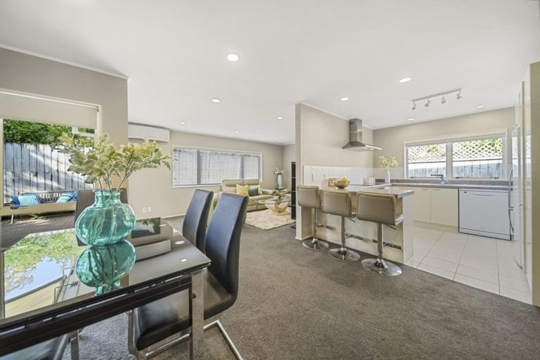 Photo of property in 1/28 Rochester Crescent, Somerville, Auckland, 2014
