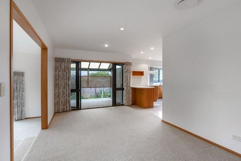 Photo of property in 7 Nickell Place, Orewa, 0931
