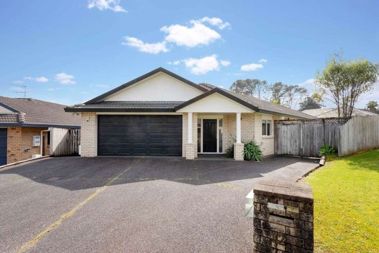 Photo of property in 12 Conacher Close, East Tamaki Heights, Auckland, 2016