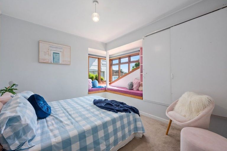 Photo of property in 107 Vauxhall Road, Narrow Neck, Auckland, 0624