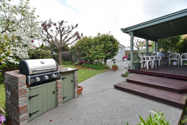Photo of property in 237 Grimseys Road, Redwood, Christchurch, 8051