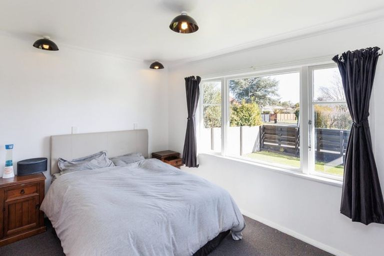 Photo of property in 12 Galway Avenue, Hokowhitu, Palmerston North, 4410