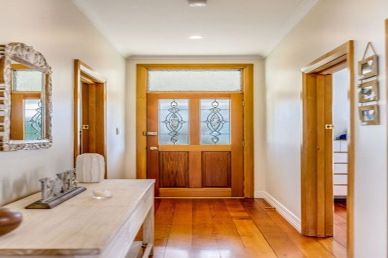 Photo of property in 24 Elizabeth Street, Moera, Lower Hutt, 5010