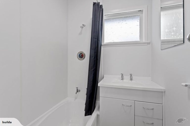 Photo of property in 1/12 Kathleen Street, Totara Vale, Auckland, 0627