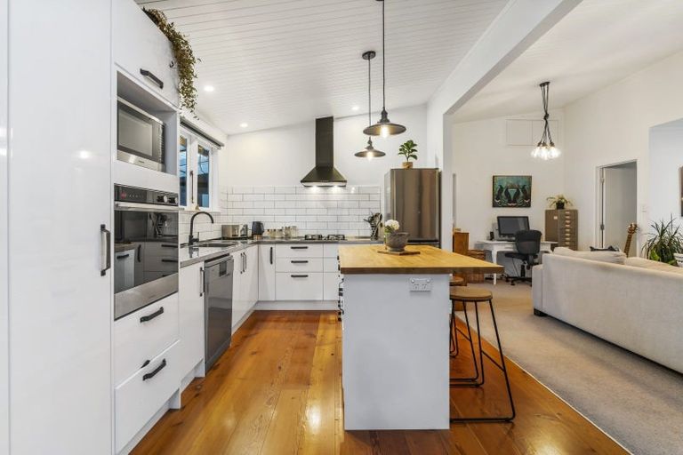 Photo of property in 6 Widdison Place, Whangamata, 3691