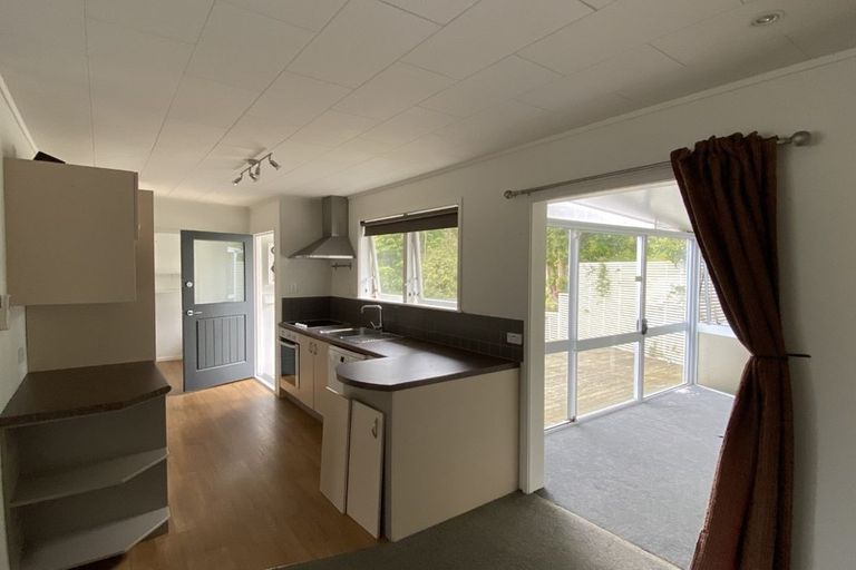 Photo of property in 32 Spinella Drive, Bayview, Auckland, 0629