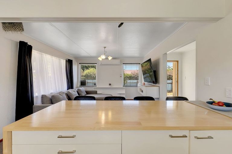 Photo of property in 19 Cardiff Crescent, Cannons Creek, Porirua, 5024