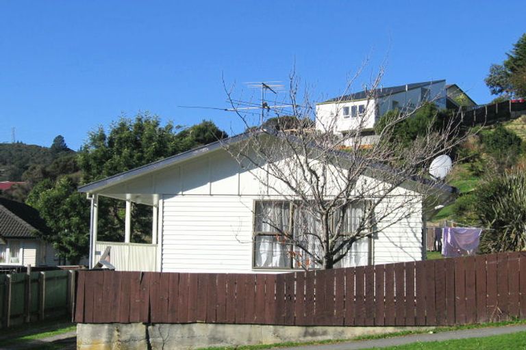Photo of property in 2 Harold Grove, Stokes Valley, Lower Hutt, 5019
