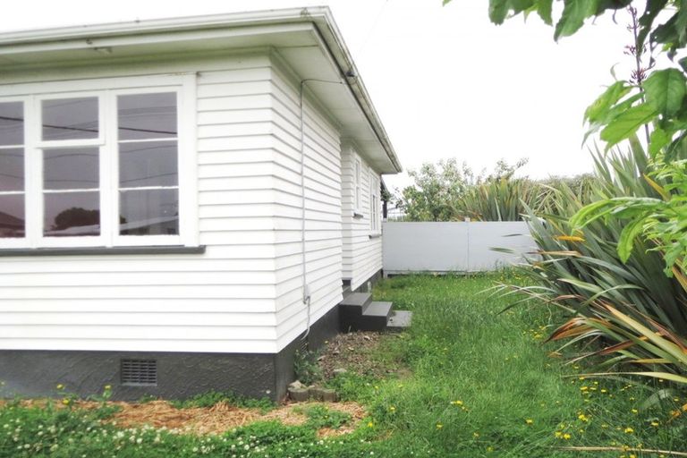 Photo of property in 11 Mckenzie Street, Levin, 5510