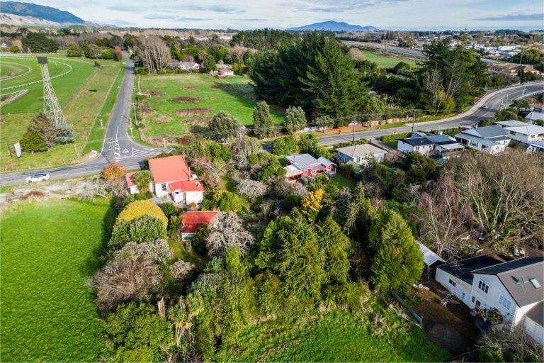 Photo of property in 66 Rahui Road, Otaki, 5512
