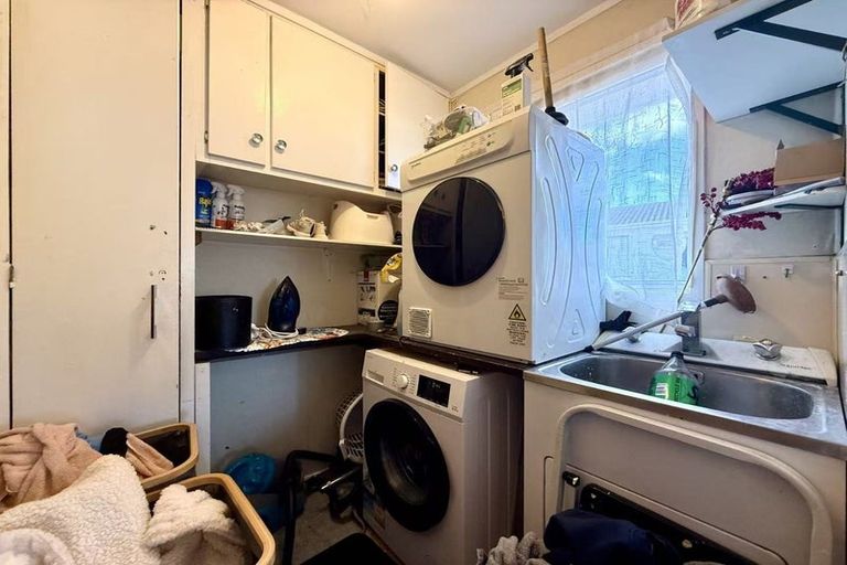 Photo of property in 38 Larissa Avenue, Henderson, Auckland, 0610