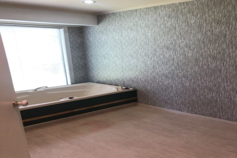 Photo of property in 15 Eclipse Place, Half Moon Bay, Auckland, 2012