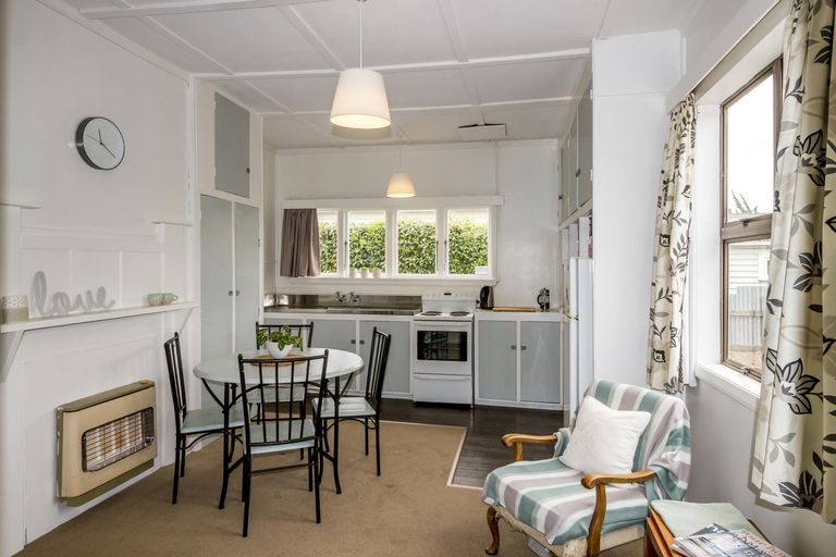 Photo of property in 90 Lyndhurst Street, Takaro, Palmerston North, 4412