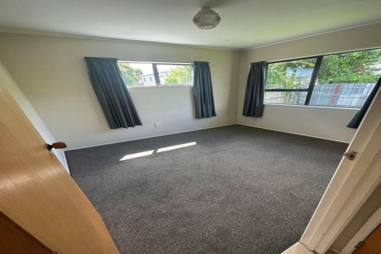 Photo of property in 1/19 Blacklock Avenue, Henderson, Auckland, 0612