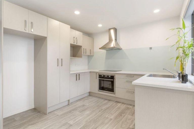 Photo of property in 12 Felicity Place, Unsworth Heights, Auckland, 0632