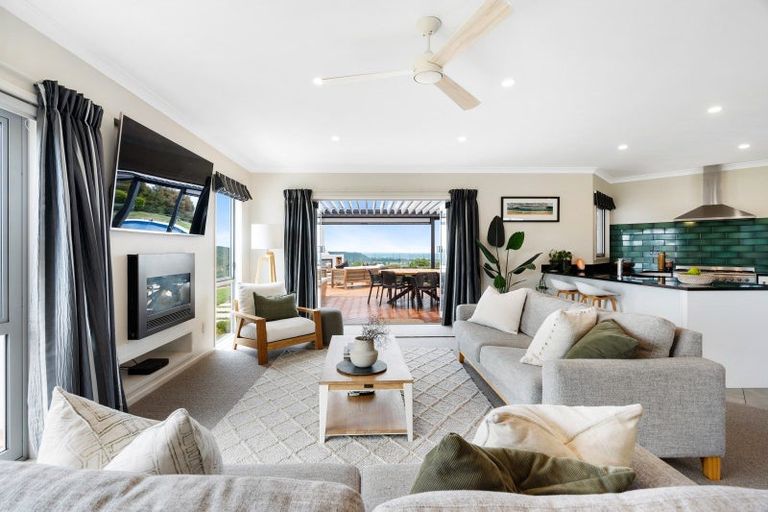 Photo of property in 92 Eskridge Drive, Eskdale, Napier, 4182