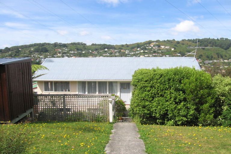 Photo of property in 8 Chequers Way, Crofton Downs, Wellington, 6035