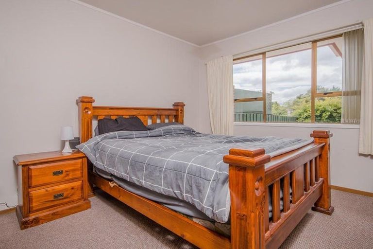 Photo of property in 60 Strid Road, Te Atatu South, Auckland, 0610