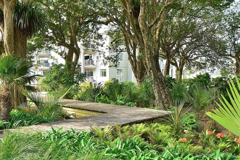 Photo of property in 90 Rewa Rewa Lane, Orewa, 0931