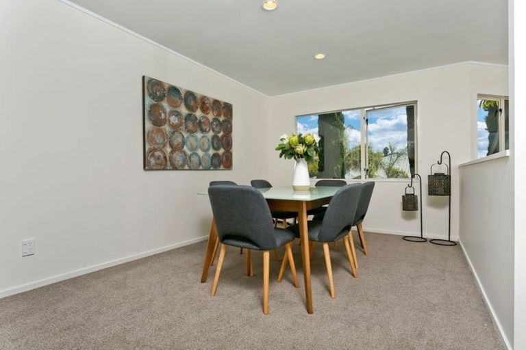 Photo of property in 17 Goldfinch Rise, Unsworth Heights, Auckland, 0632