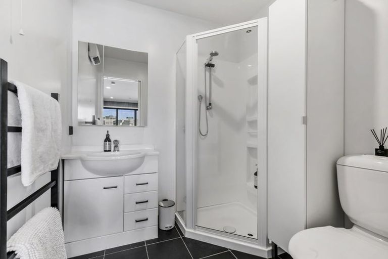 Photo of property in Stadium Garden Flats, 319/107 Thorndon Quay, Pipitea, Wellington, 6011