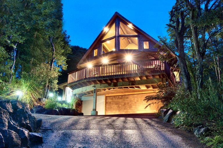 Photo of property in 11e Longfellow Parade, Glen Eden, Auckland, 0604