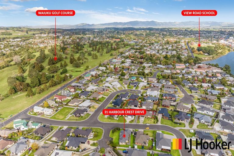 Photo of property in 31 Harbour Crest Drive, Waiuku, 2123