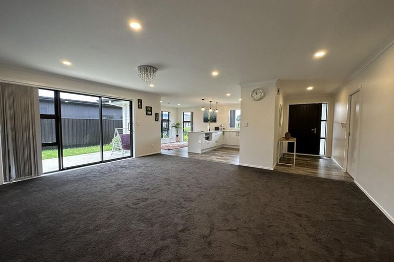 Photo of property in 5 Kerrigan Crescent, Wallaceville, Upper Hutt, 5018