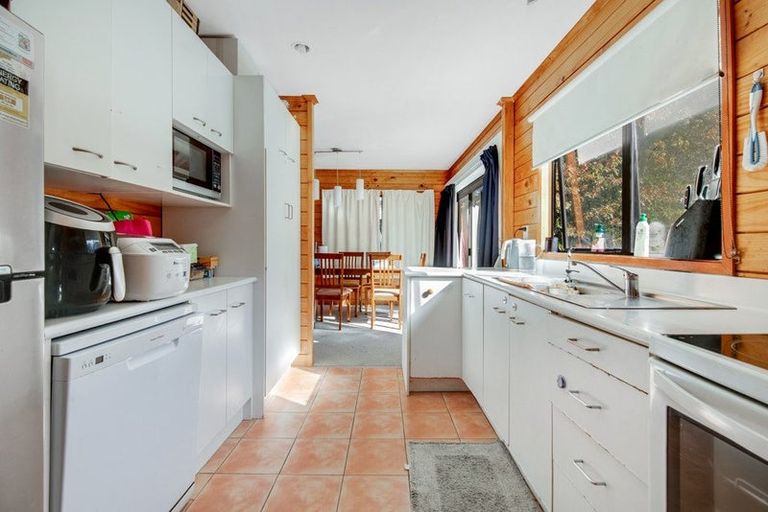 Photo of property in 12 Thalia Place, Totara Vale, Auckland, 0629