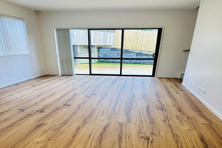 Photo of property in 23c Crystal Avenue, Glendene, Auckland, 0602