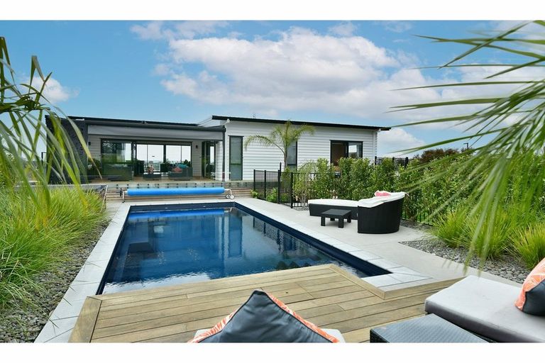 Photo of property in 110 Arran Point Parade, Orewa, 0931