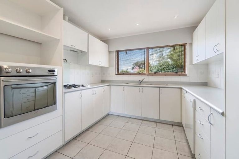 Photo of property in 88 Sturges Road, Henderson, Auckland, 0612